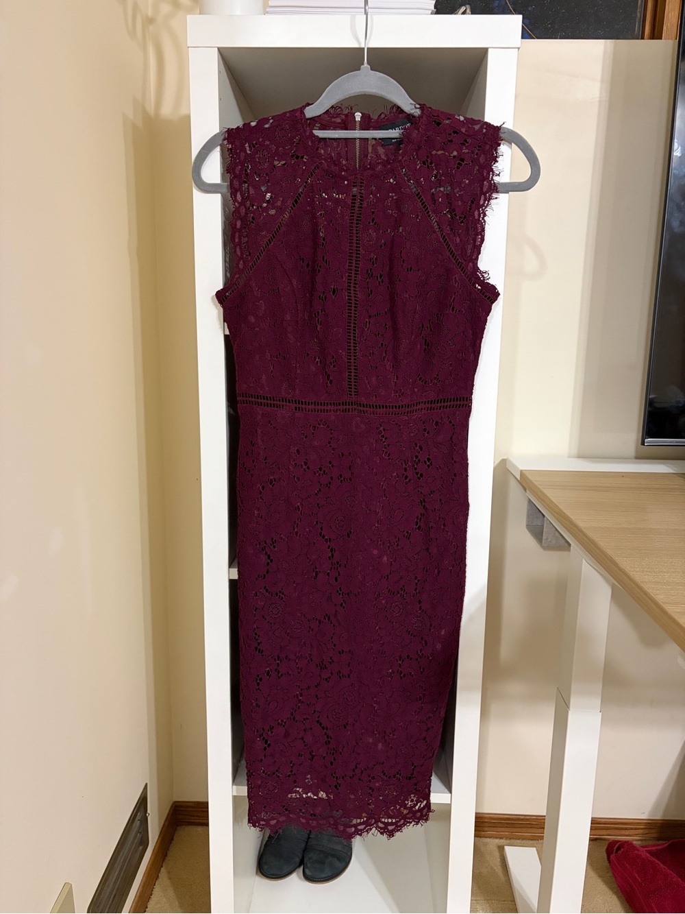 Bardot Sleeveless Lace Midi Dress in Wine